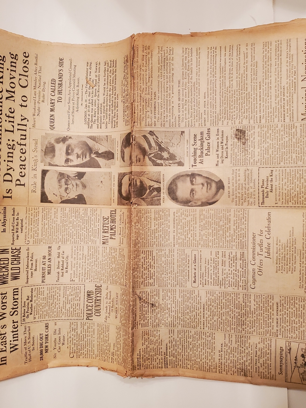 Star Weekly Vintage Newspaper Rare 1953 Cover Featuring Queen in White Gown - Picture 8 of 9